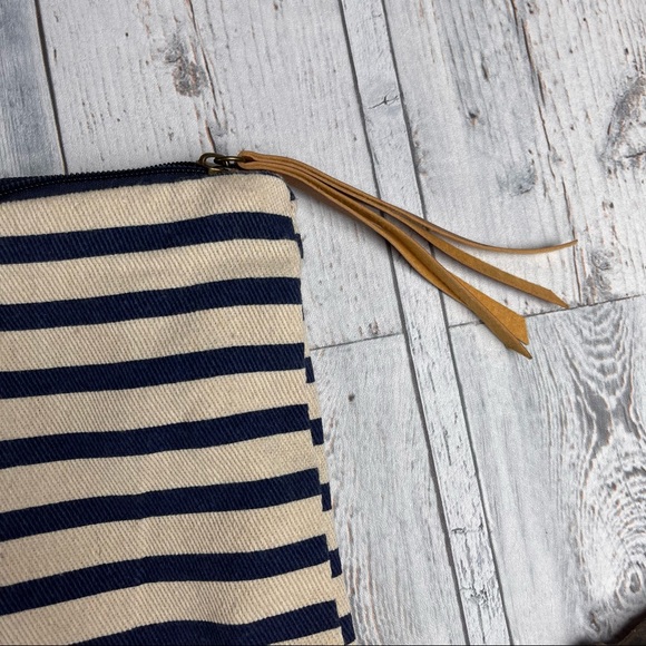 SUMMER & ROSE TOTE IN WHITE AND NAVY STRIPES W/ ROPE HANDLE & SATIN LINING - Picture 7 of 8